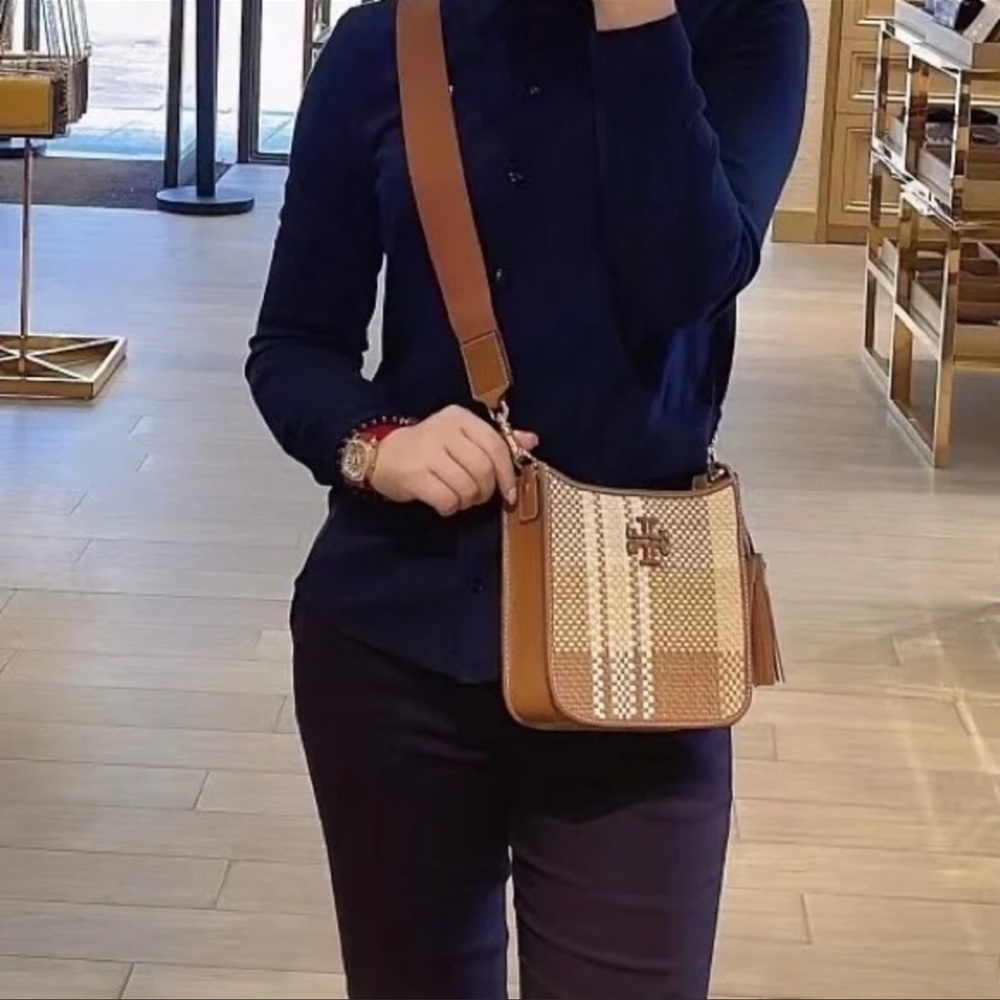 🎄🔥NeW! Tory Burch Thea Mini Woven Web Shoulder Bag - Picture 12 of 12
